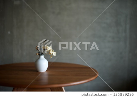 Dried flowers in a small ceramic vase Dried flowers in a small ceramic vase 125859256