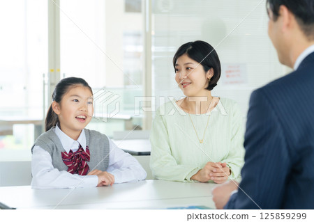 Parent and child having a three-way interview Parent and child having a three-way interview 125859299
