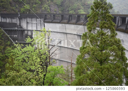 Ikuhara Dam 125860393