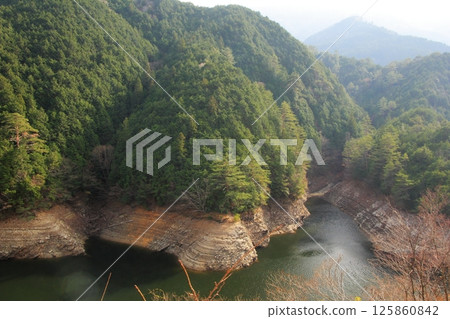 Autumn leaves around Dozan River, Shikoku Chuo City, Ehime Prefecture 125860842