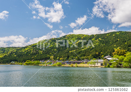 初夏的夕五湖 滋賀縣長濱市夕五町 125861082