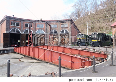 小樽市博物館主樓的轉車台與機車棚 小樽市博物館主樓的轉車台與機車棚 125861935