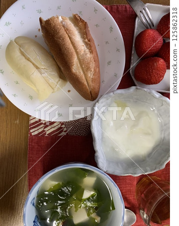 Bread of breakfast Bread of breakfast 125862318