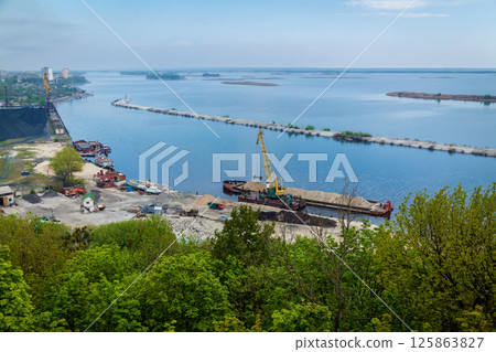 view from the top to the Dnieper river 125863827