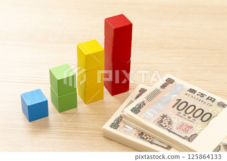 200萬日圓和積木拼成的圖表 125864133