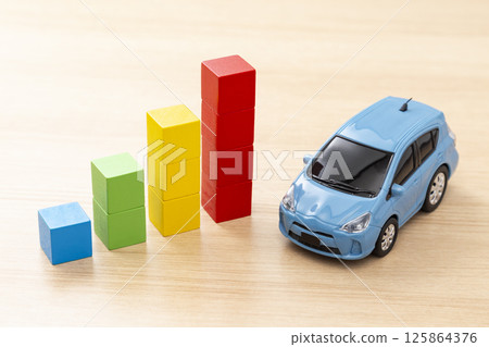 生態汽車和積木圖 125864376