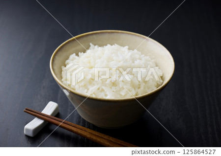 White rice in a bowl 125864527