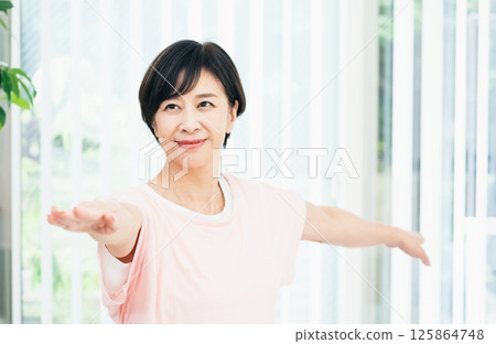 Middle-aged women doing training Middle-aged women doing training 125864748