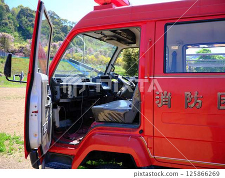 Fire engine pump car Fire engine pump car 125866269