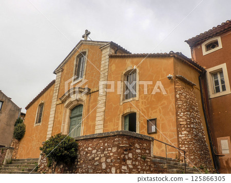 rousillon provence medieval village view 125866305
