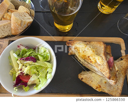 croque monsieur typical french plate 125866330