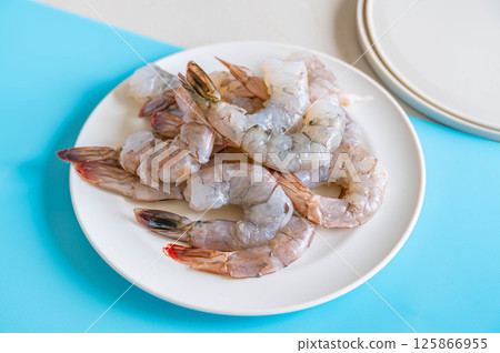 Deveined and shelled vannamei shrimp 125866955