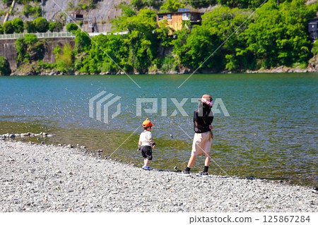 Family trip to the river Family trip to the river 125867284