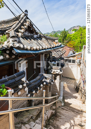 Seoul, Samcheong-dong, Korean-style house gate Seoul, Samcheong-dong, Korean-style house gate 125868873