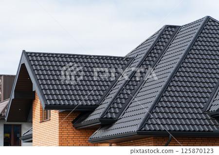 Roof covering with steel tiles 125870123