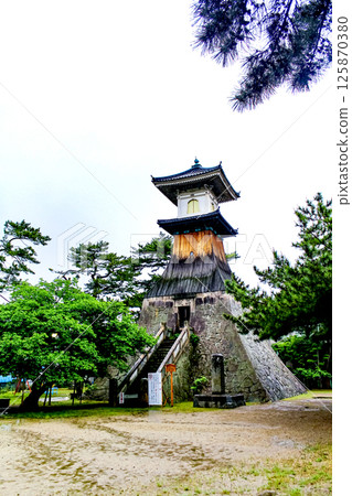 【香川】初夏參拜金刀比羅神社:雨中的燈籠 【香川】初夏參拜金刀比羅神社:雨中的燈籠 125870380