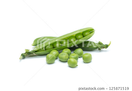 green peas vegetable bean isolated on white 125871519