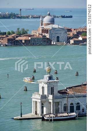 An enchanting top view of Venice lagoon, Punta della Dogana and Basilica del Santissimo Redentore from Campanile di San Marco. Location Veneto, Italy, Europe 125874012