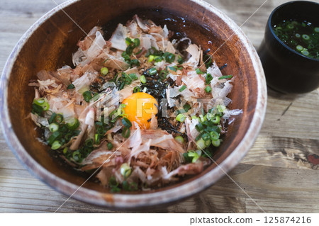 Eating seaweed rice at a sea station Eating seaweed rice at a sea station 125874216