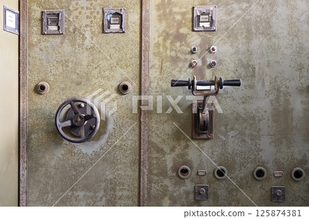 Old abandoned industrial facility Old abandoned industrial facility 125874381