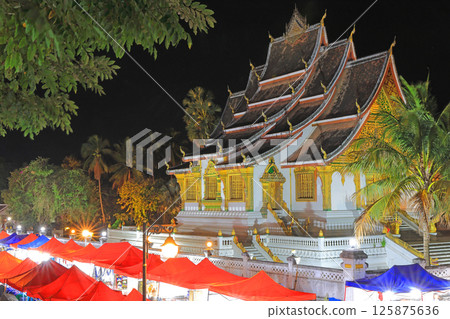 瑯勃拉邦國立博物館夜景 125875636