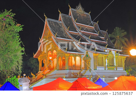 Night view of Luang Prabang National Museum 125875637