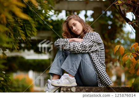 woman, autumn, portrait 125876014