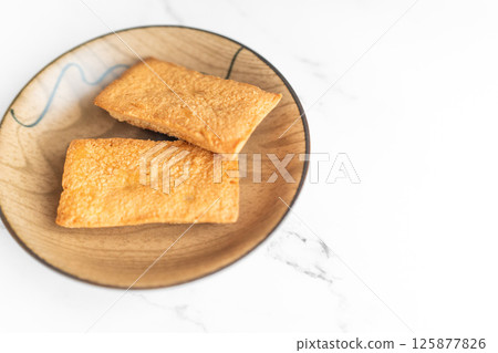 木盤上的烘焙食品③ 木盤上的烘焙食品③ 125877826