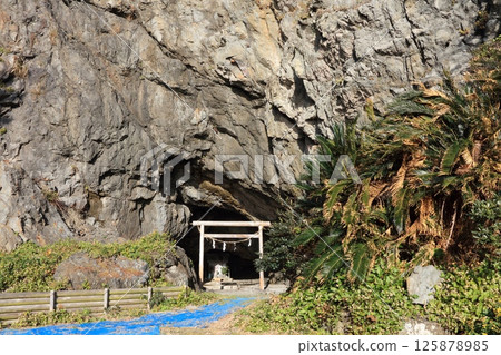 Mikurodo Cave, a sea cave on Cape Muroto / Top 100 Soundscapes of Japan / Global Geopark 125878985