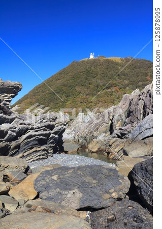 室戶岬燈塔與神城濱海灘/世界地質公園的隆起地層 125878995