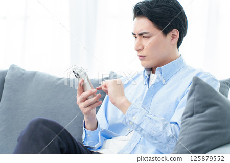 Smartphone trouble man Smartphone trouble man 125879552