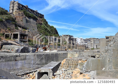 View of Gunkanjima to the northeast from the second observation plaza 125880493