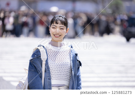 Street Snap Young Woman Portrait 125881273