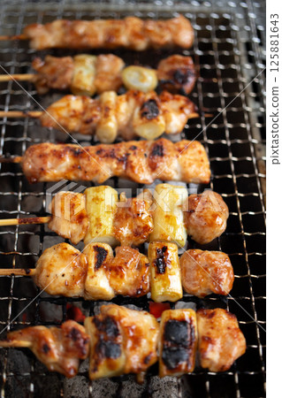 Grilling Yakitori (3) Grilling Yakitori (3) 125881643