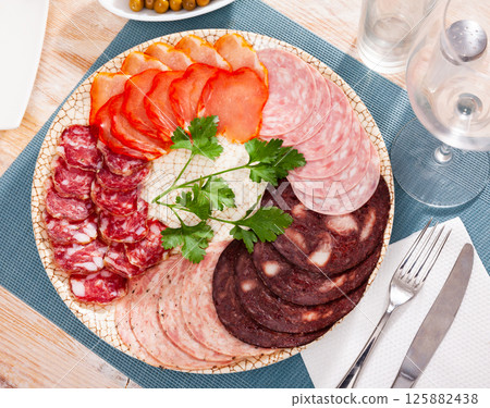 Slices of Spanish dry-cured gammon, variety of sausages 125882438