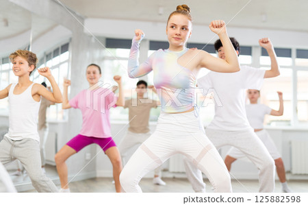Group of children dancing hip hop 125882598