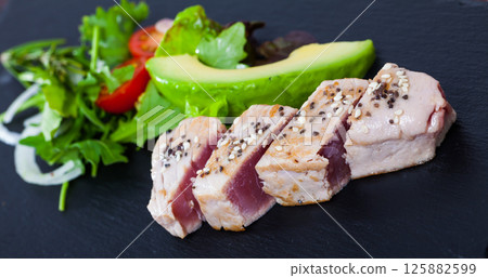 Lightly roasted tuna fillet 125882599