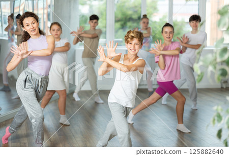Group of children dancing jazz funk 125882640