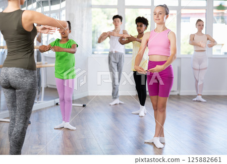 Group of teenage dancers stand in third position 125882661