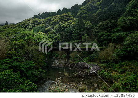 <五島風景>紀宿町上芝附近的溪流與廢橋 <五島風景>紀宿町上芝附近的溪流與廢橋 125884456