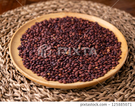Organic uncooked seeds dark red brown lentils. Organic uncooked seeds dark red brown lentils. 125885071