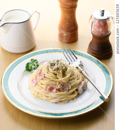 培根蘑菇奶油意大利面 125885639