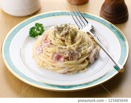 培根蘑菇奶油意大利面 125885640