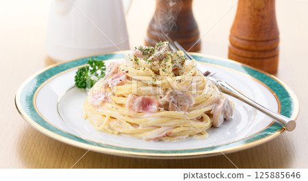 培根蘑菇奶油意大利面 125885646