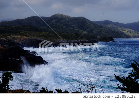 <Goto scenery> Rough waves at Uozugasaki Park during a spring storm <Goto scenery> Rough waves at Uozugasaki Park during a spring storm 125886122
