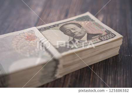 2 million yen 10,000 yen bill 2 million yen 10,000 yen bill 125886382
