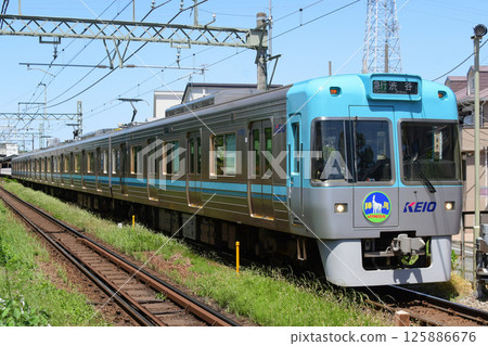京王1000系列1751F藍綠色列車（帶有神馬頭標誌），井之頭線 125886676