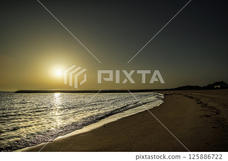<Goto scenery> Tarojima beach at dawn 125886722