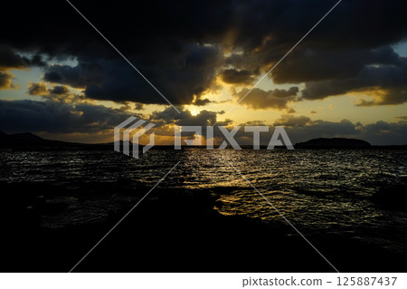 <五島風景>黎明時的富江露營村 <五島風景>黎明時的富江露營村 125887437