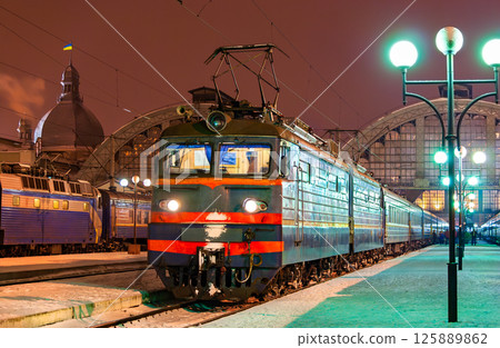 Ukrainian passenger train at Lviv Station with Ukraine flag on a winter night 125889862